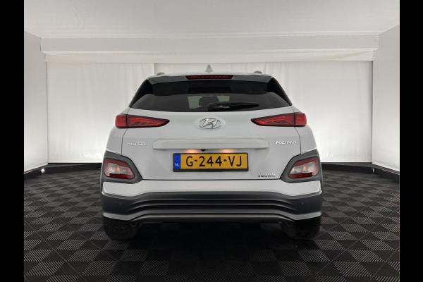 Hyundai Kona EV Premium 64 kWh (INCL-BTW) *FULL-LEATHER | HEAD-UP | FULL-LED | NAVI-FULLMAP | DAB | ADAPTIVE-CRUISE | KRELL-AUDIO | KEYLESS | CAMERA | BLIND-SPOT | LANE-ASSIST | DIGI-COCKPIT | COMFORT-SEATS | 17''