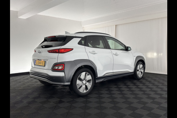 Hyundai Kona EV Premium 64 kWh (INCL-BTW) *FULL-LEATHER | HEAD-UP | FULL-LED | NAVI-FULLMAP | DAB | ADAPTIVE-CRUISE | KRELL-AUDIO | KEYLESS | CAMERA | BLIND-SPOT | LANE-ASSIST | DIGI-COCKPIT | COMFORT-SEATS | 17''