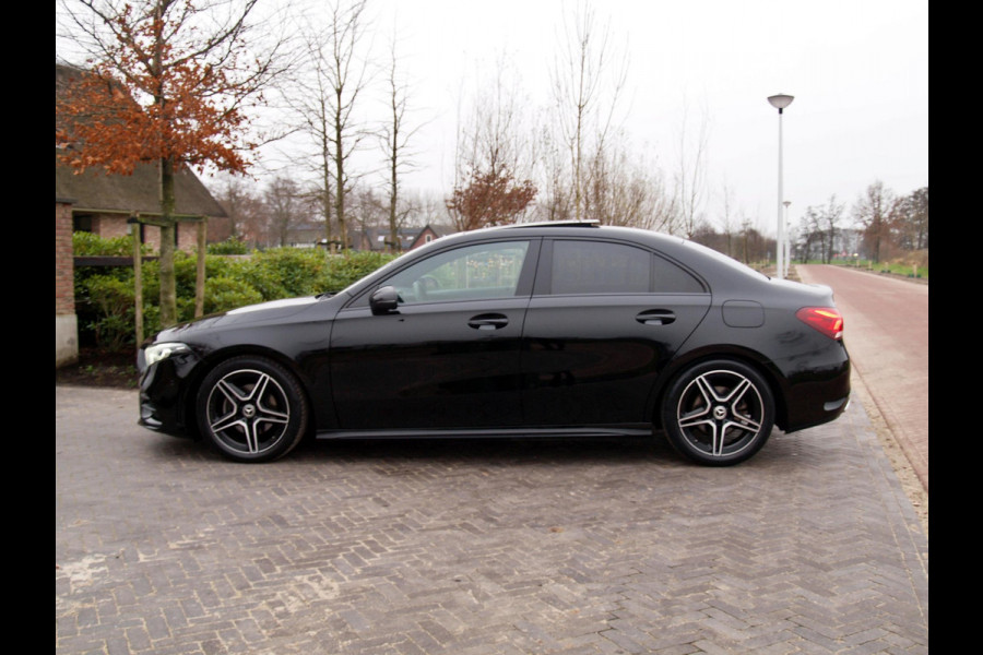 Mercedes-Benz A-Klasse 200 Business Solution AMG | Schuifdak | Nightpakket | Camera | NL-Auto |