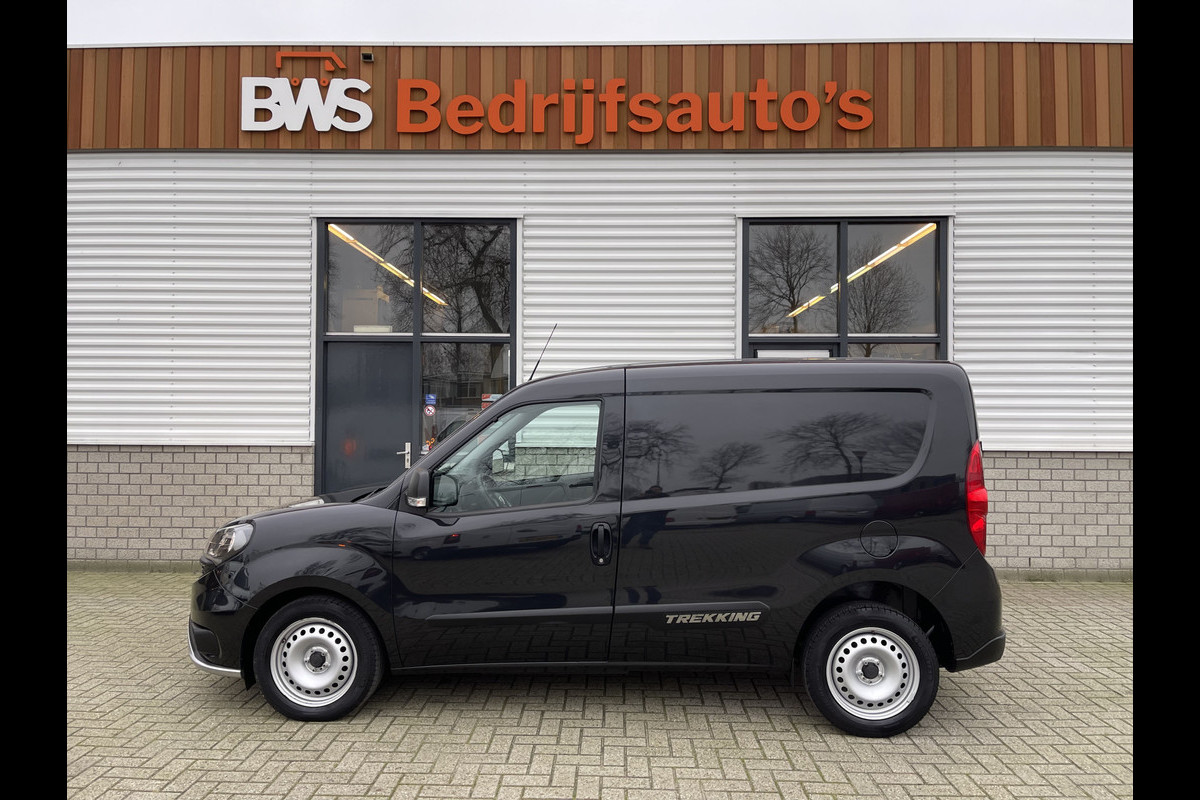 Fiat Dobló Cargo 1.6 MJ 105pk L1H1 S Trekking / vaste prijs rijklaar € 13.950 ex btw / lease vanaf € 256 / airco / cruise / zwart metallic / euro 6 / Apple Carplay Android Auto