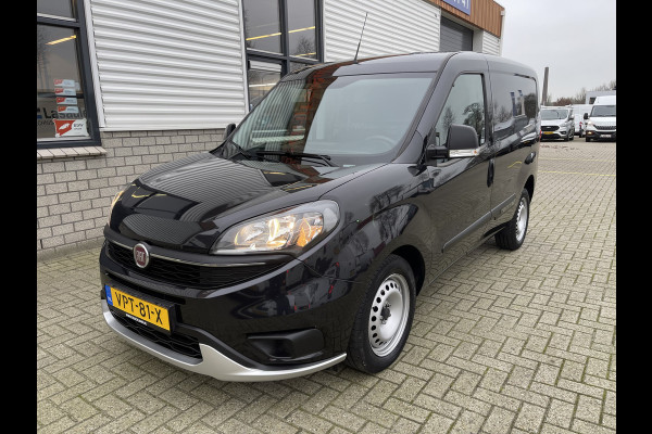 Fiat Dobló Cargo 1.6 MJ 105pk L1H1 S Trekking / vaste prijs rijklaar € 13.950 ex btw / lease vanaf € 256 / airco / cruise / zwart metallic / euro 6 / Apple Carplay Android Auto