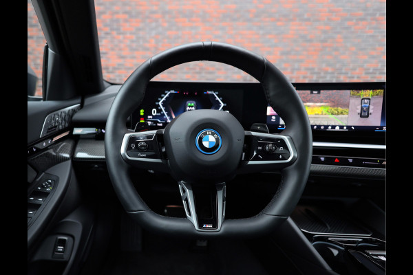 BMW 5 Serie Touring 530e xDrive *Individual*B&W*HUD*Trekhaak*