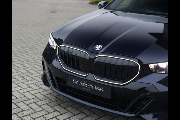 BMW 5 Serie Touring 530e *Pano*HUD*H/K*Trekhaak*