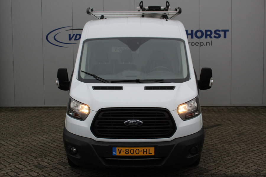 Ford Transit 290 2.0-105pk TDCI L2H2 Ambiente. Dames en heren ondernemers, u kunt direct los: compleet ingerichte Ford Transit ! Camera, parkeersensoren v+a, airco, ladder op achterdeur, opstaptrede met trekhaak, imperiaal met ladder, omvormer naar 220V voor opladen gereedschap etc etc.