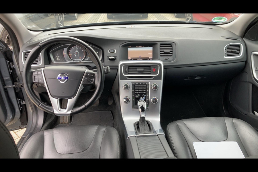 Volvo V60 T2 122PK Automaat Summum / Xenon / Leer / Donker getint glas / Navigatie /