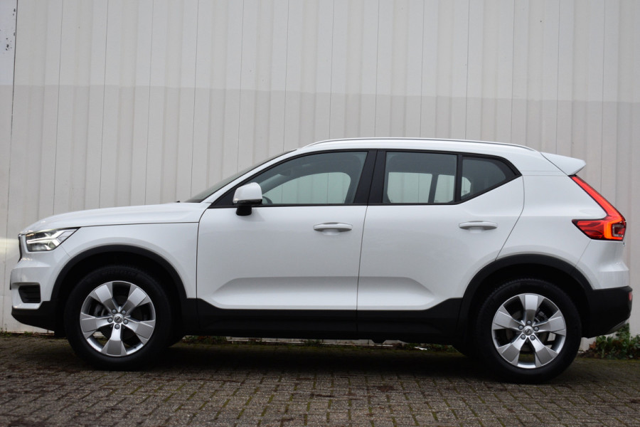 Volvo XC40 1.5 T3 Momentum | Handgeschakeld | Achteruitrij camera | Dealer onderhouden |