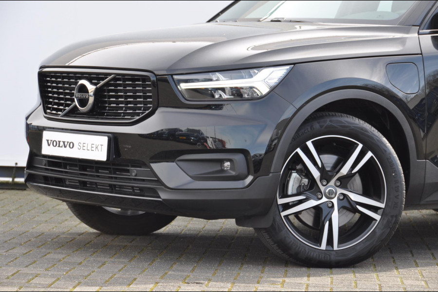 Volvo XC40 T5 262PK Automaat Recharge R-Design / BLIS/ Cruise control/ Apple CarPlay/ Stoel en stuurverwarming/ Parkeersensoren met camera/ Draadloos opladen/ Navigatie/ Bluetooth/ elektrische achterklep