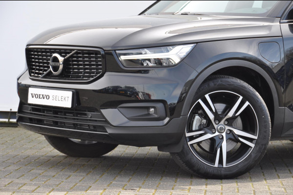 Volvo XC40 T5 262PK Automaat Recharge R-Design / BLIS/ Cruise control/ Apple CarPlay/ Stoel en stuurverwarming/ Parkeersensoren met camera/ Draadloos opladen/ Navigatie/ Bluetooth/ elektrische achterklep