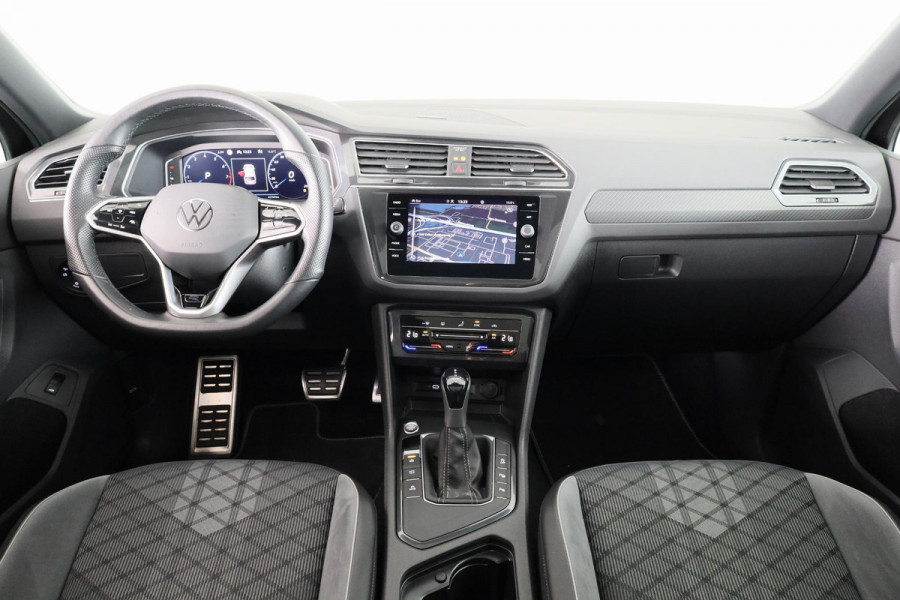 Volkswagen Tiguan 1.5 TSI R-Line Business+ 150PK | Automaat (DSG) | Panoramadak | Camera | 20 Inch | Black Edition