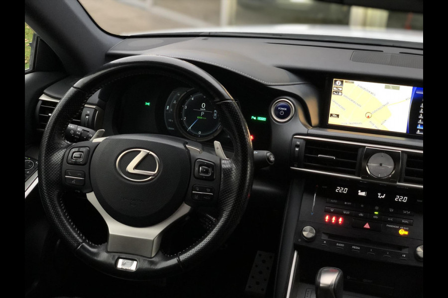 Lexus IS 300h 223pk F Sport Line | Premium Navigatie, Leer, Geheugenfunctie, Stoelventilatie, Parkeersensoren, Adaptive cruise control