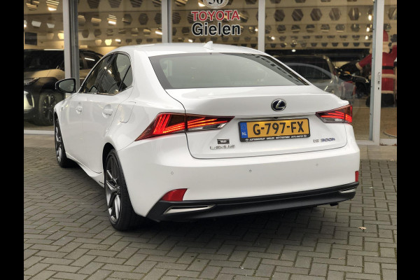 Lexus IS 300h 223pk F Sport Line | Premium Navigatie, Leer, Geheugenfunctie, Stoelventilatie, Parkeersensoren, Adaptive cruise control