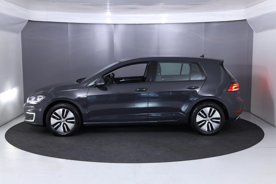 Volkswagen e-Golf E-DITION 136 pk | Navigatie | Warmtepomp | Parkeersensoren | Adaptieve cruise control | LED koplampen |