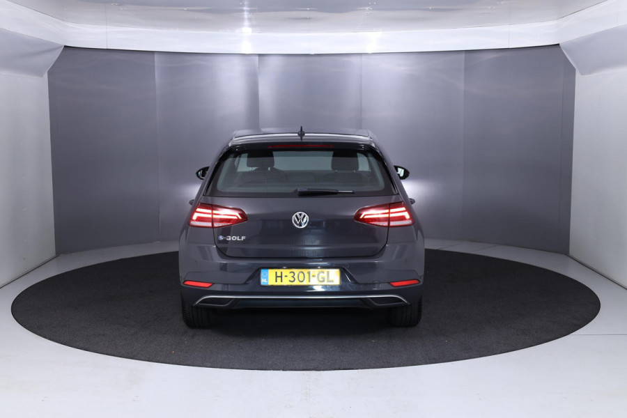 Volkswagen e-Golf E-DITION 136 pk | Navigatie | Warmtepomp | Parkeersensoren | Adaptieve cruise control | LED koplampen |