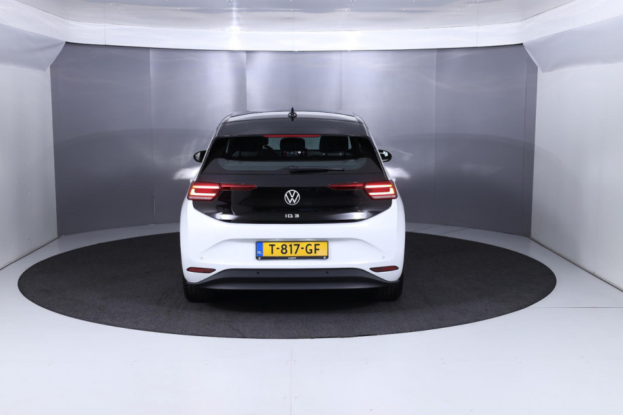 Volkswagen ID.3 Pure 45 kWh 150 pk | Navigatie | Parkeersensoren | Adaptieve cruise control | Stoelverwarming |