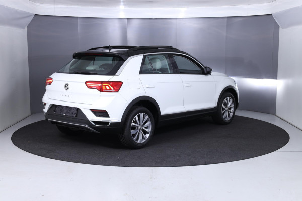 Volkswagen T-Roc 1.5 TSI Style 150 pk Automaat (DSG) | Navigatie | Panoramadak | Parkeersensoren | Adaptieve cruise control | Autom. airco | Stoelverwarming |