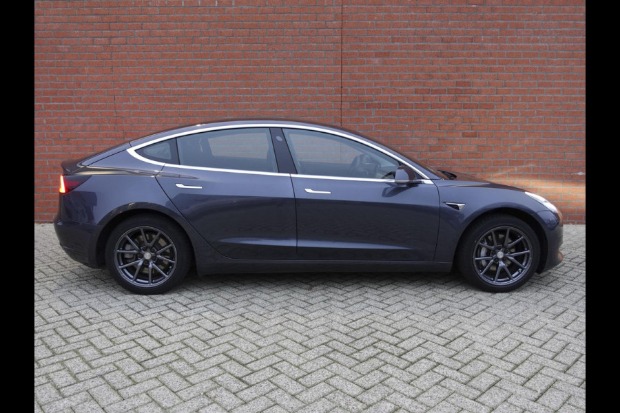 Tesla Model 3 Standard RWD Plus 60 kWh Autopilot Panodak Navi Leder PDC VA Camera Premium Connectivity