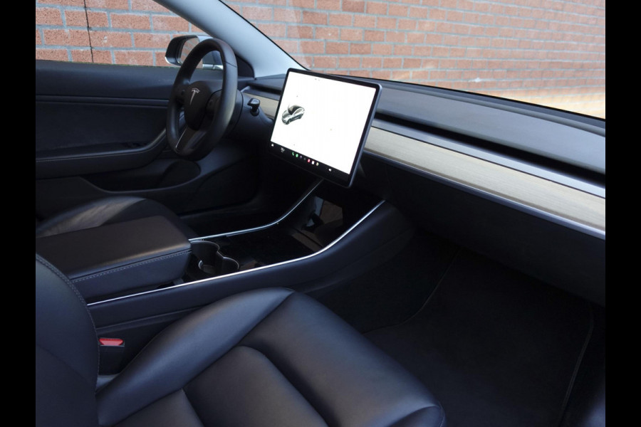 Tesla Model 3 Standard RWD Plus 60 kWh Autopilot Panodak Navi Leder PDC VA Camera Premium Connectivity