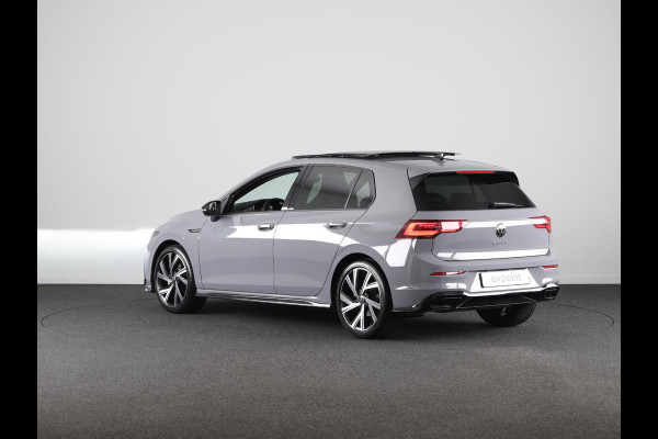 Volkswagen Golf 1.5 eTSI R-Line Business 150 pk Automaat (DSG) | Navigatie | Panoramadak | Parkeersensoren | Stoelverwarming | Matrix LED koplampen | Black Style pakket |