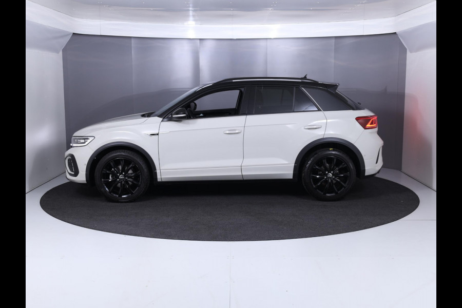 Volkswagen T-Roc 1.5 TSI R-Line 150 pk Automaat (DSG) | Navigatie | Parkeersensoren (Park assist) | Achteruitrijcamera | Adaptieve cruise control | Stoelverwarming | Black Style pakket |