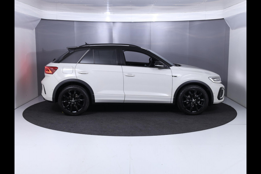 Volkswagen T-Roc 1.5 TSI R-Line 150 pk Automaat (DSG) | Navigatie | Parkeersensoren (Park assist) | Achteruitrijcamera | Adaptieve cruise control | Stoelverwarming | Black Style pakket |