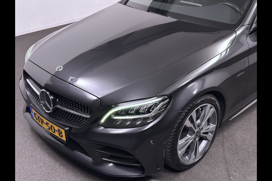 Mercedes-Benz C-Klasse Estate 300 e AMG Line Plug in Hybrid 320pk PHEV | Panodak | Luchtvering | Lederen Alcantara Sportstoelen Verwarmd | Burmester Audio | Adaptive Cruise | Navigatie | Apple Carplay |