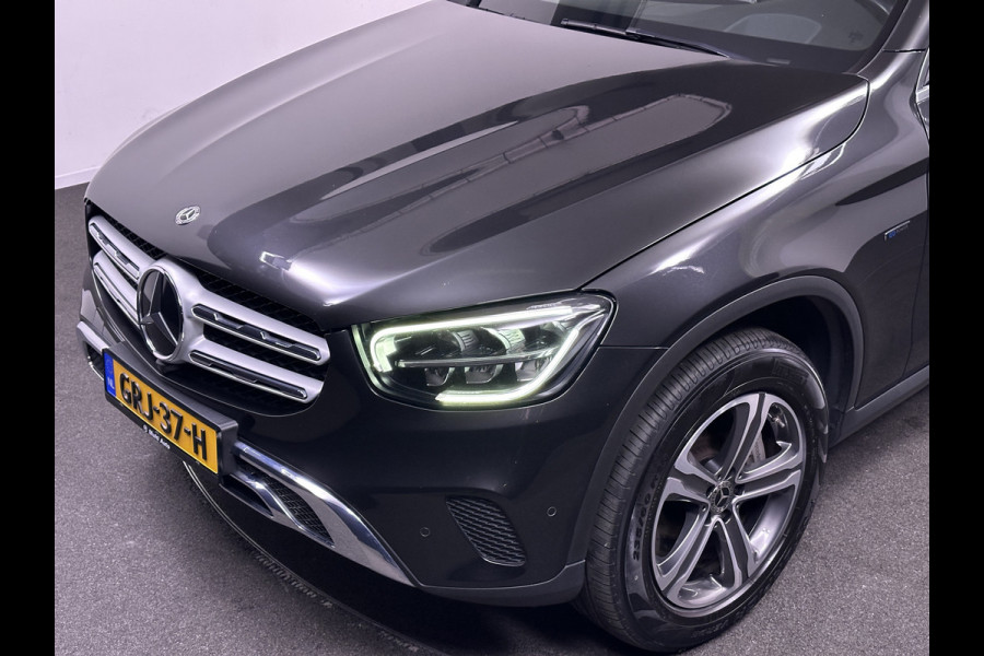 Mercedes-Benz GLC 300e 4MATIC Premium Plus Plug in Hybrid 320pk PHEV | Lederen Sportstoelen | Panodak |  Head up Display | Burmester | Sfeerverlichting | Carplay | Navigatie | 360 Camera |