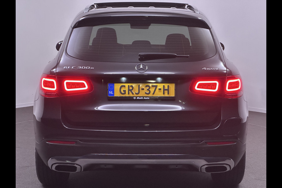 Mercedes-Benz GLC 300e 4MATIC Premium Plus Plug in Hybrid 320pk PHEV | Lederen Sportstoelen | Panodak |  Head up Display | Burmester | Sfeerverlichting | Carplay | Navigatie | 360 Camera |