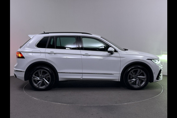 Volkswagen Tiguan 1.4 TSI eHybrid R-Line Plug In Hybrid 245pk PHEV | Trekhaak af Fabriek | Adaptive Cruise | IQ Drive | Adaptief Onderstel | Virtual Cockpit | Alcantara Sportstoelen Verwarmd | 19"L.M |