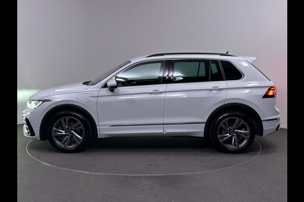 Volkswagen Tiguan 1.4 TSI eHybrid R-Line Plug In Hybrid 245pk PHEV | Trekhaak af Fabriek | Adaptive Cruise | IQ Drive | Adaptief Onderstel | Virtual Cockpit | Alcantara Sportstoelen Verwarmd | 19"L.M |