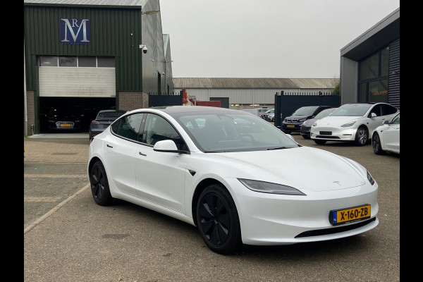 Tesla Model 3 Long Range AWD 78 kWh HIGHLANDER VAN: 49.900,- VOOR: 47.899,- EINDEJAARSVOORDEEL: 2.023,- | ORIG. NL. NAP KM.