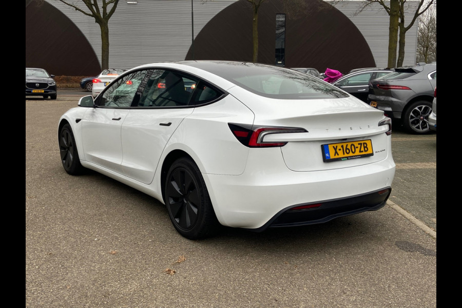 Tesla Model 3 Long Range AWD 78 kWh HIGHLANDER VAN: 49.900,- VOOR: 47.899,- EINDEJAARSVOORDEEL: 2.023,- | ORIG. NL. NAP KM.