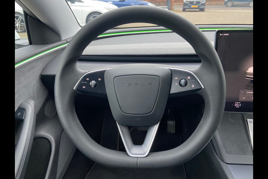 Tesla Model 3 Long Range AWD 78 kWh HIGHLANDER VAN: 49.900,- VOOR: 47.899,- EINDEJAARSVOORDEEL: 2.023,- | ORIG. NL. NAP KM.