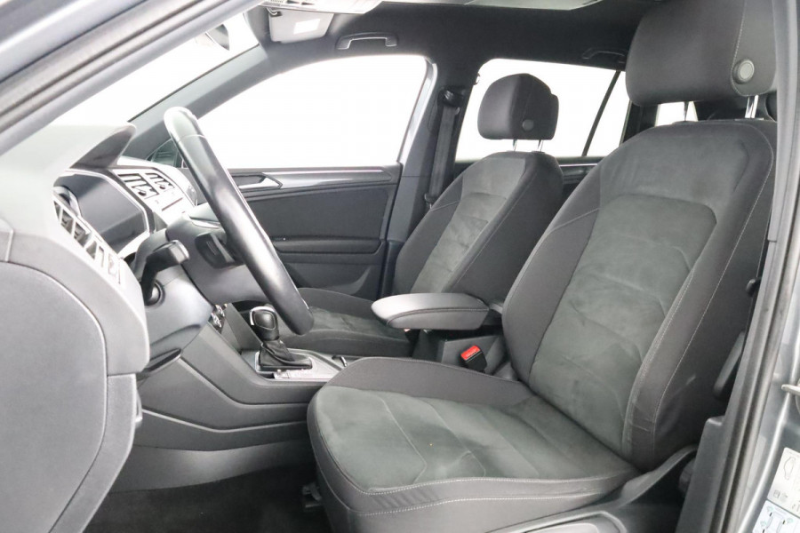 Volkswagen Tiguan 1.5 TSI ACT Highline Business R 150 pk Automaat (DSG) | Navigatie | Elektr. trekhaak | Parkeersensoren | Adaptieve cruise control | R-Line exterieur "Black Style" |