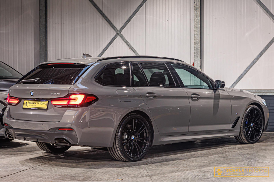 BMW 530e Touring 530e Pano Camera Laser Estoel 20inch Acc HUD