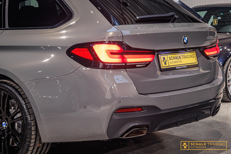 BMW 530e Touring 530e Pano Camera Laser Estoel 20inch Acc HUD