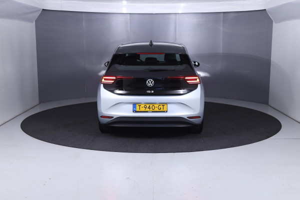 Volkswagen ID.3 Pure 45 kWh 150 pk | Navigatie | Parkeersensoren (Park assist) | Achteruitrijcamera | Adaptieve cruise control | Stoelverwarming |