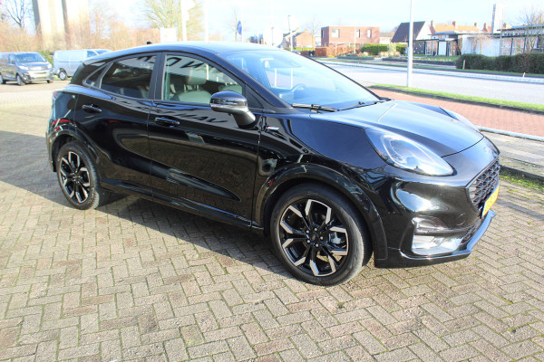 Ford Puma 1.0-125pk EcoBoost Mild-Hybrid ST-Line X. Fabrieksgarantie t/m 18-03-2028 ! Slechts 3.600km ! Stoel-, stuur- en voorraamverwarming, Cruise Cntrl, Volautm. airco, B&O soundsyst.,  18" LM wielen, LED verl., Navigatie, Telefoonvoorb., Elektr. achterklep etc.