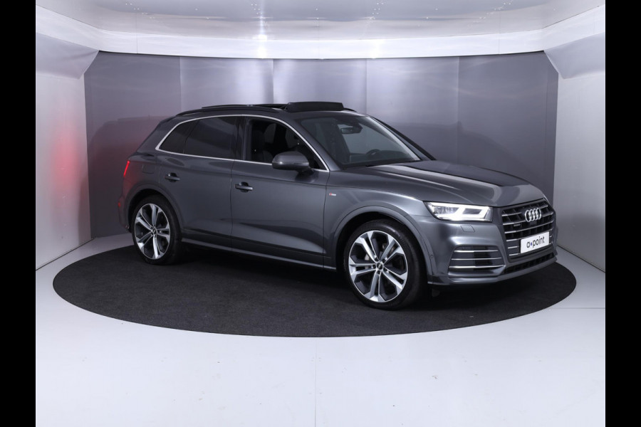 Audi Q5 55 TFSI e S edition 367 pk S-tronic | Panoramadak | Luchtvering | Elektr. trekhaak | Parkeersensoren (Park assist) | Rondomzicht camera | Stoelverwarming v/a | Navigatie  | 21" | S-line |