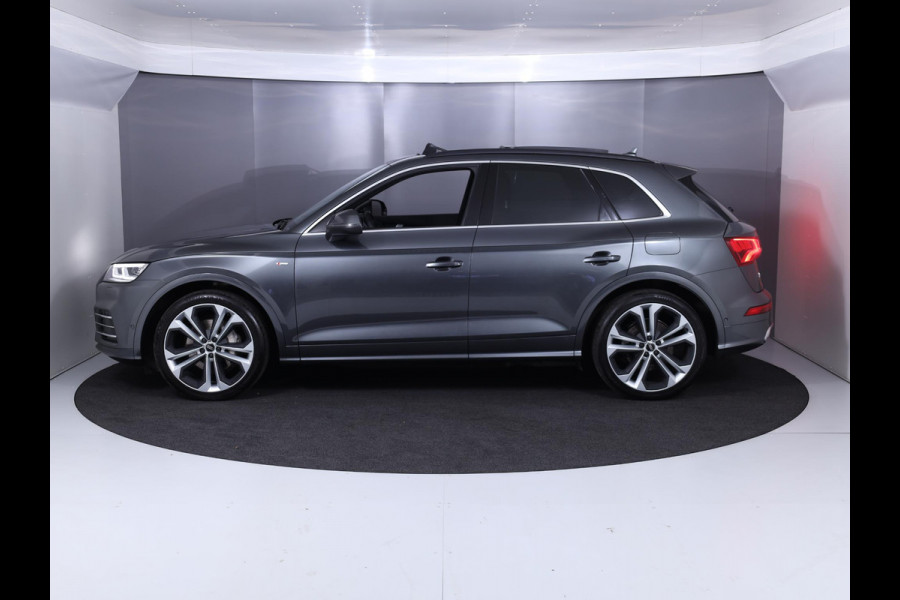 Audi Q5 55 TFSI e S edition 367 pk S-tronic | Panoramadak | Luchtvering | Elektr. trekhaak | Parkeersensoren (Park assist) | Rondomzicht camera | Stoelverwarming v/a | Navigatie  | 21" | S-line |