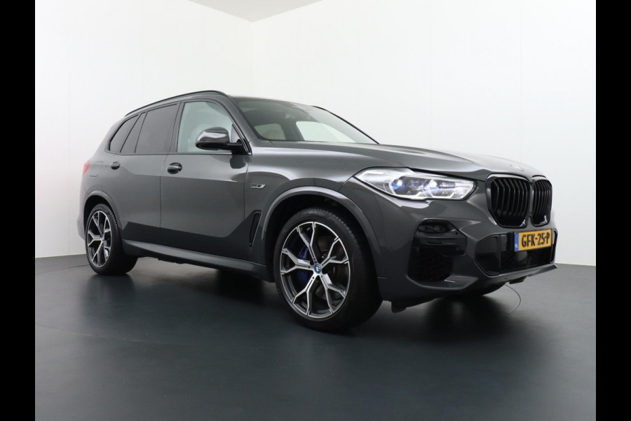 BMW X5 XDrive45e M SPORT VAN: 79.900,- VOOR: 73.877,- EINDEJAARSVOORDEEL: 6.023,- | INDIVIDUAL INT.| ACTIVE STEERING |B&W audio