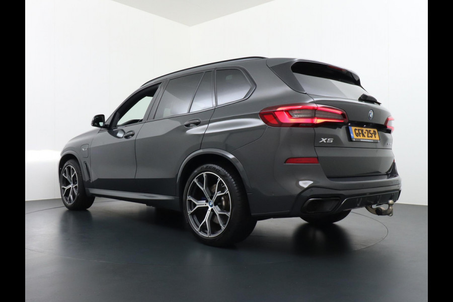 BMW X5 XDrive45e M SPORT VAN: 79.900,- VOOR: 73.877,- EINDEJAARSVOORDEEL: 6.023,- | INDIVIDUAL INT.| ACTIVE STEERING |B&W audio