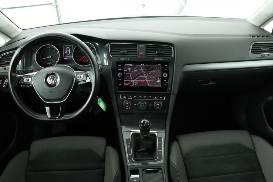 Volkswagen Golf 1.0 TSI Comfortline | Panoramadak | Stoelverwarming | Adaptive cruise | Full LED | Massage | Carplay | Navigatie | Climate control