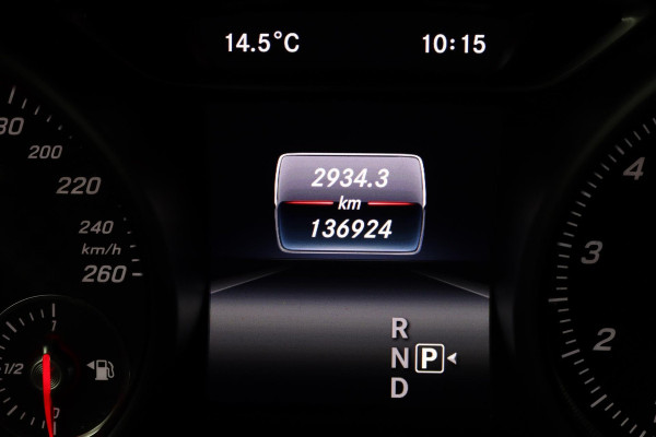 Mercedes-Benz A-Klasse 180 Prestige Automaat (NAVIGATIE, CAMERA, CLIMATE, STOELVERWARMING, NL-AUTO, GOED ONDERHOUDEN)