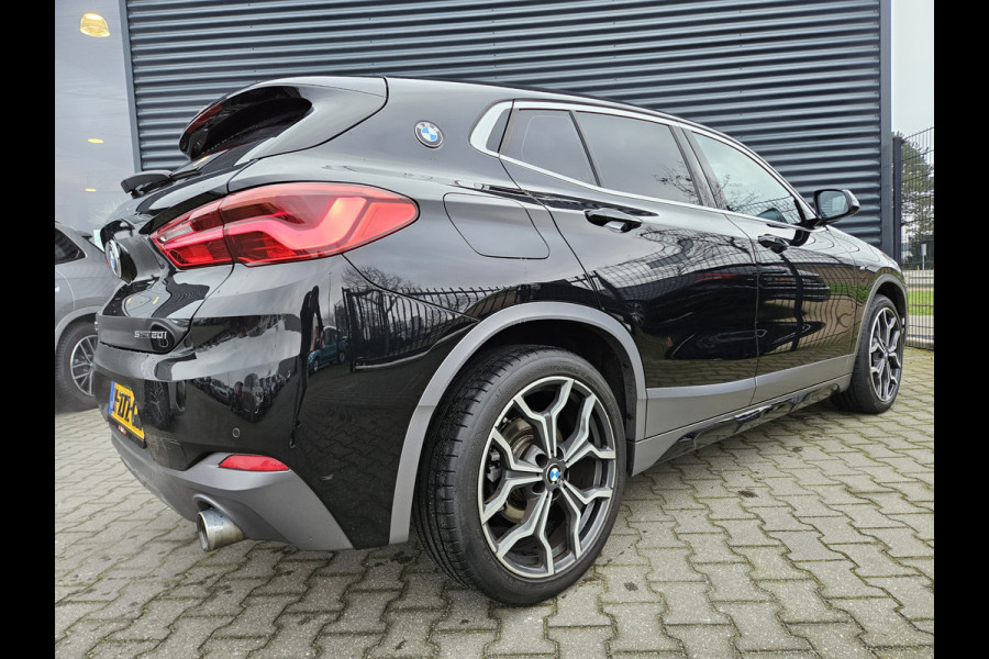 BMW X2 sDrive20i M Sport 192pk Dealer O.H | Panodak | Apple Carplay | Sfeerverlichting | Lederen Sportstoelen | 19"L.M | El. Achterklep |