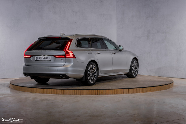 Volvo V90 2.0 T4 Momentum Pro | Zwenkbare trekhaak | Panorama | Adaptieve cruise