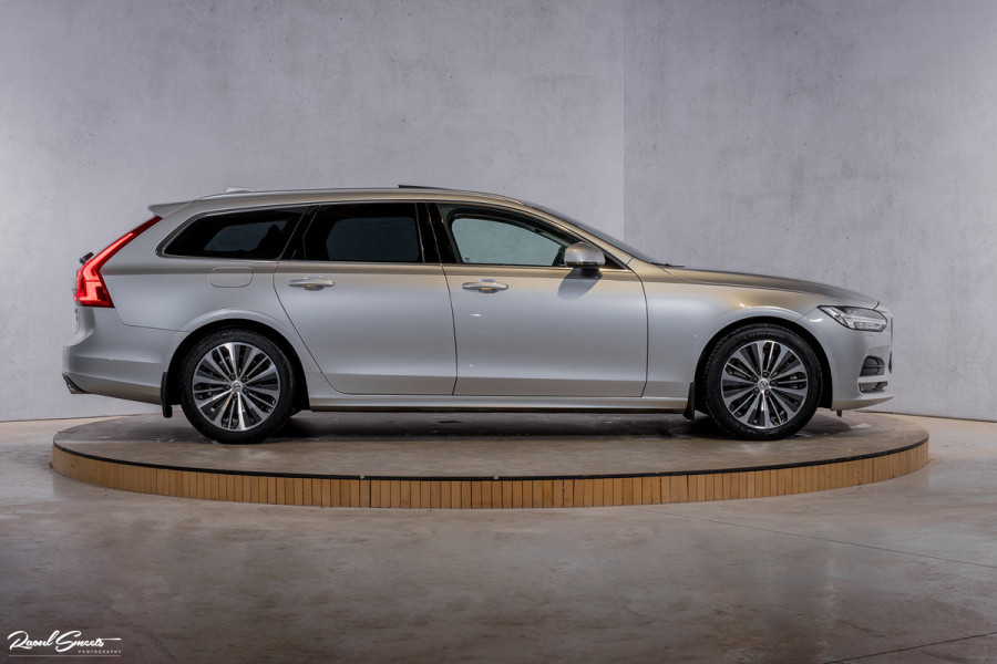 Volvo V90 2.0 T4 Momentum Pro | Zwenkbare trekhaak | Panorama | Adaptieve cruise