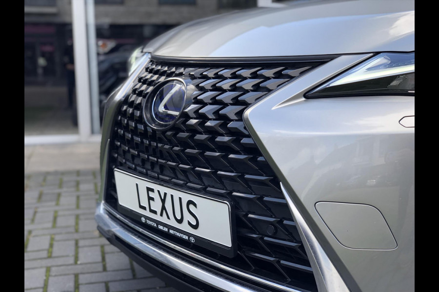 Lexus UX 250h 184pk Preference Line | Dodehoekherkenning, Parkeersensoren, Keyless, 18 inch, CarPlay, Stoel + Stuurverwarming