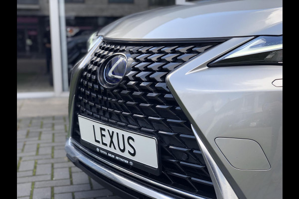 Lexus UX 250h 184pk Preference Line | Dodehoekherkenning, Parkeersensoren, Keyless, 18 inch, CarPlay, Stoel + Stuurverwarming