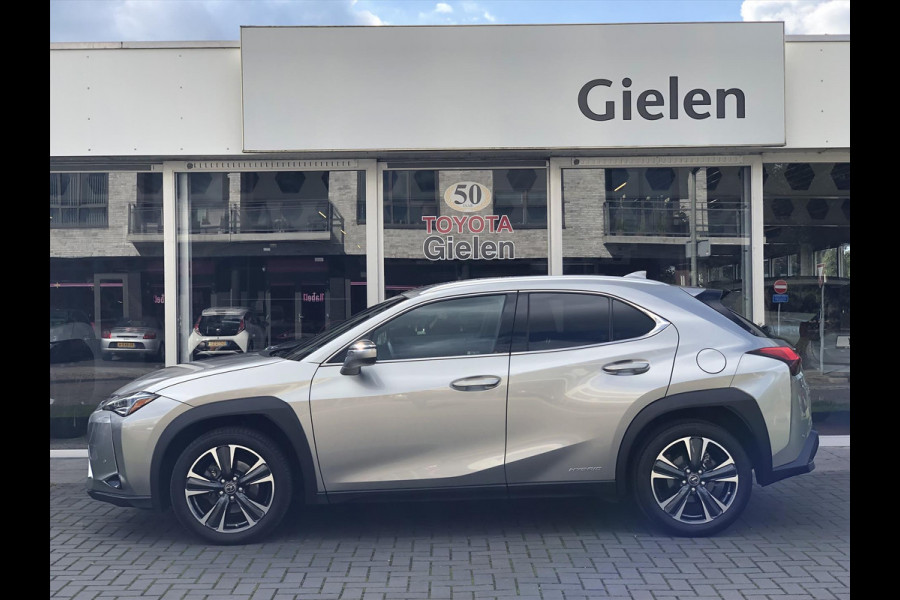 Lexus UX 250h 184pk Preference Line | Dodehoekherkenning, Parkeersensoren, Keyless, 18 inch, CarPlay, Stoel + Stuurverwarming