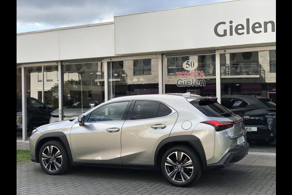 Lexus UX 250h 184pk Preference Line | Dodehoekherkenning, Parkeersensoren, Keyless, 18 inch, CarPlay, Stoel + Stuurverwarming